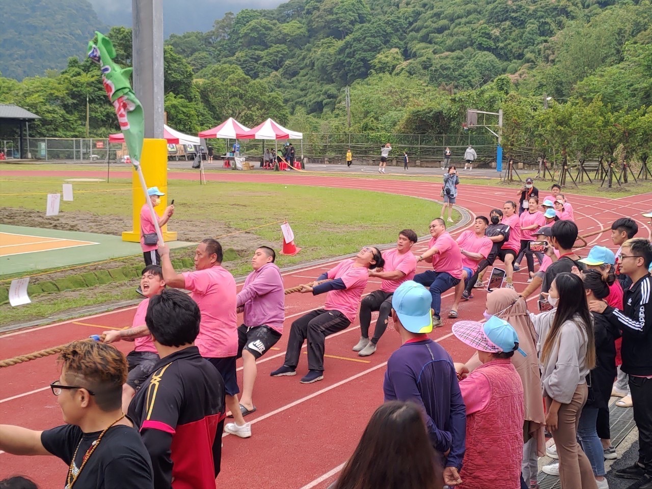信賢里拔河比賽