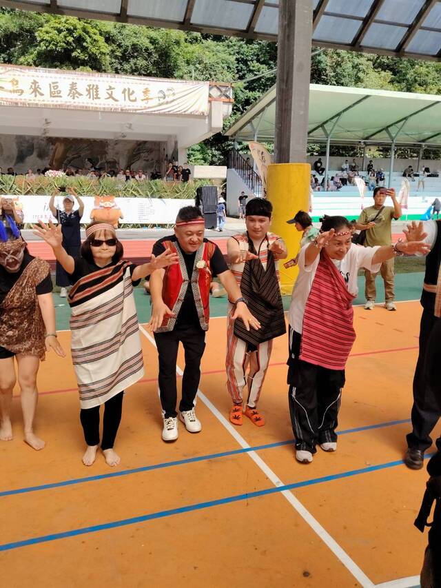 區長與環山社區共舞