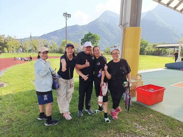區長與選手合影